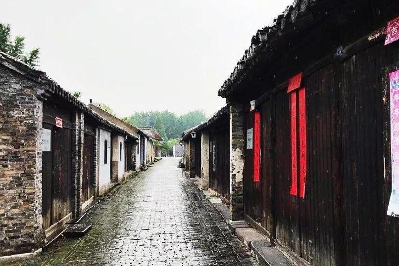 瓜米石制砂机也可以叫瓜米石对辊破碎机